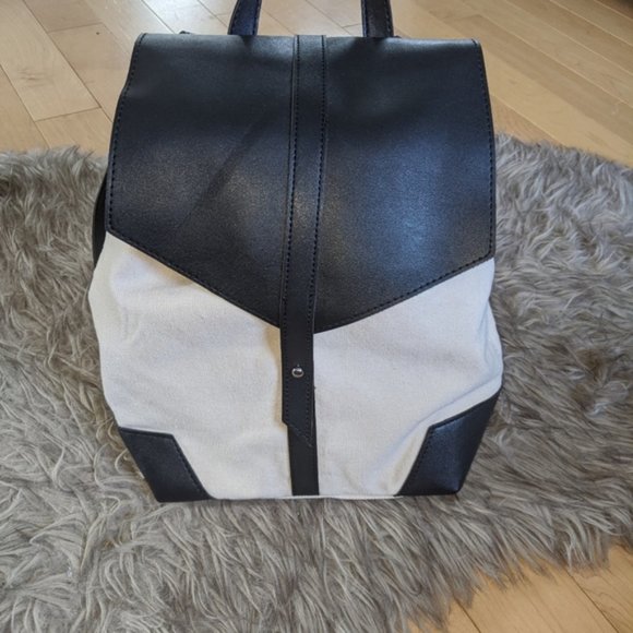 Deux Lux - Demi Backpack - Picture 3 of 8